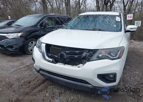 2017 Nissan Pathfinder Sv z USA, uszkodzony, nr VIN 5N1DR2MM7HC649655
